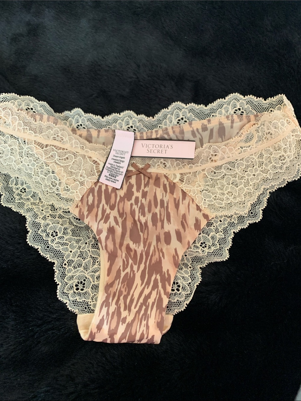 Victoria's Secret Beige & Cream Lace Animal-Print silky